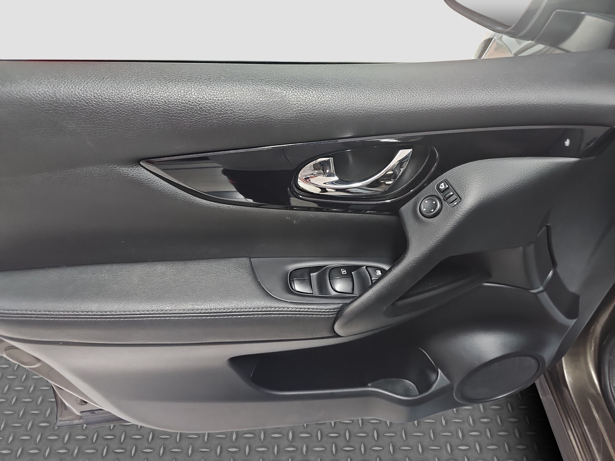 
								Nissan Qashqai TEKNA/PAN0/AUT0 full									