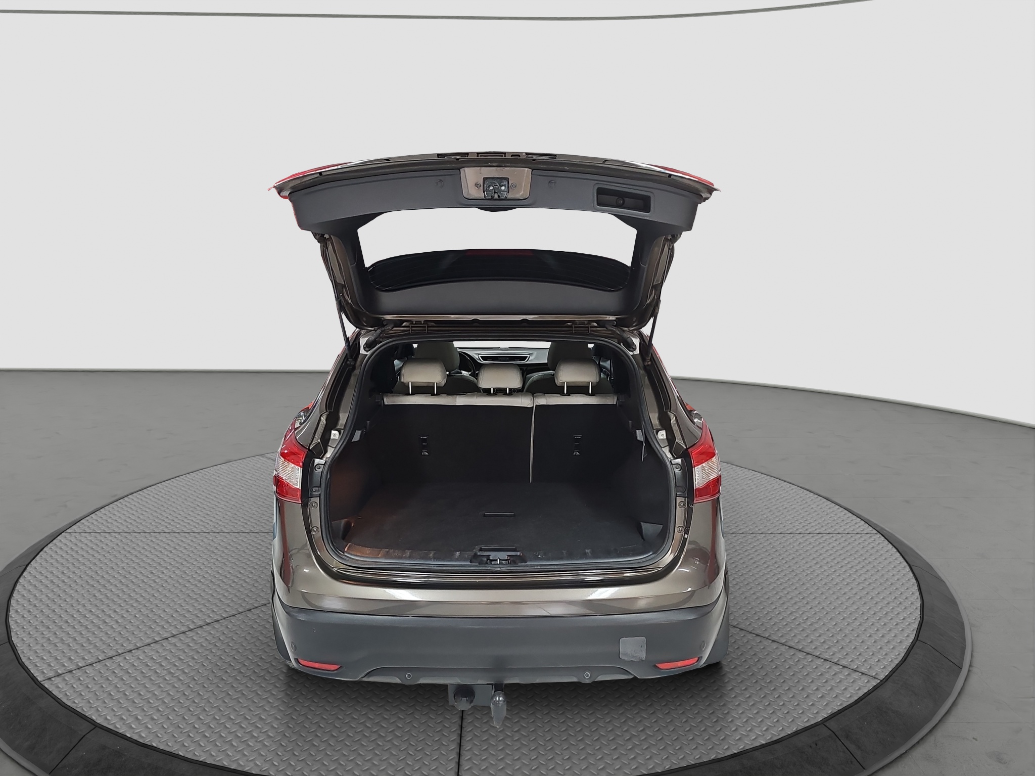 
								Nissan Qashqai TEKNA/PAN0/AUT0 full									