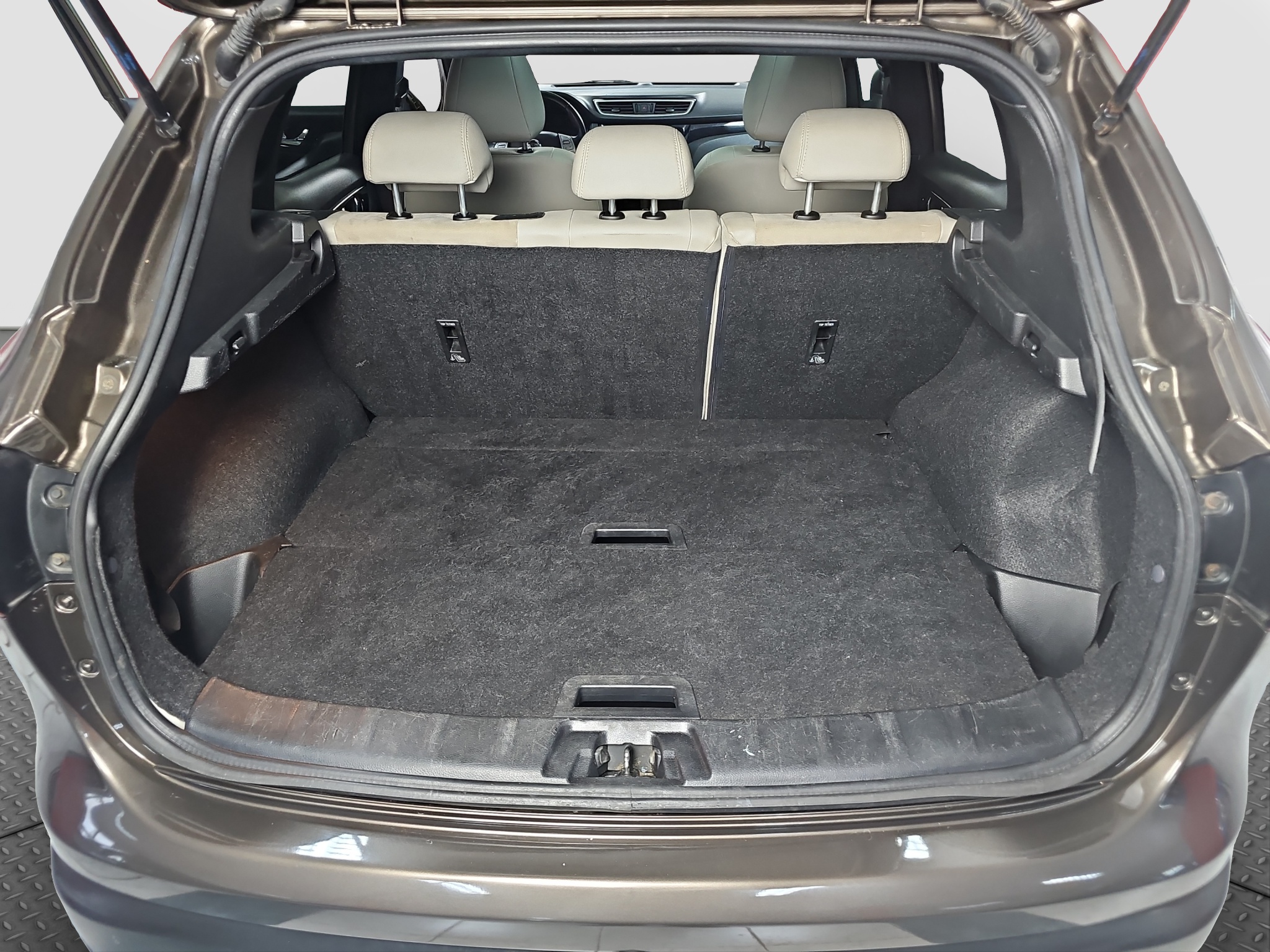 
								Nissan Qashqai TEKNA/PAN0/AUT0 full									