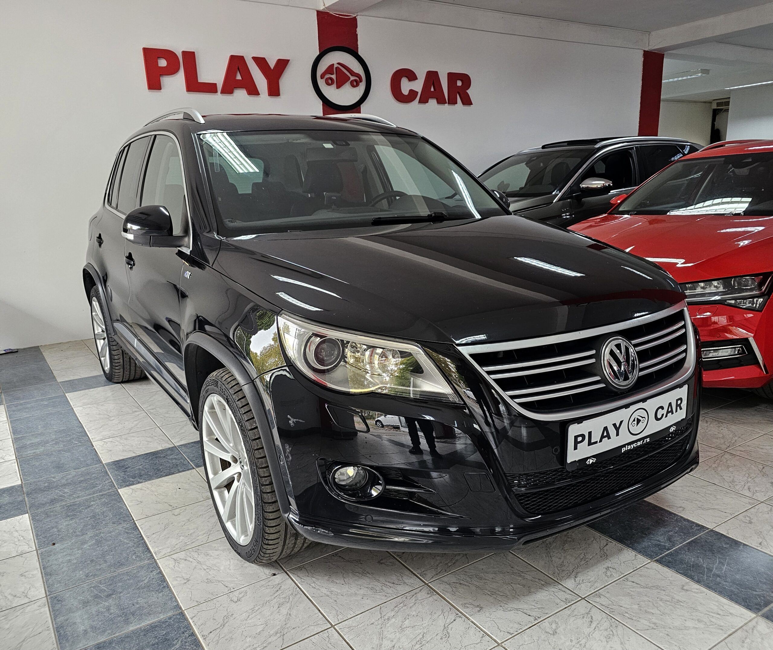 
								Volkswagen Tiguan R-LINE/4×4/ODLIČAN full									