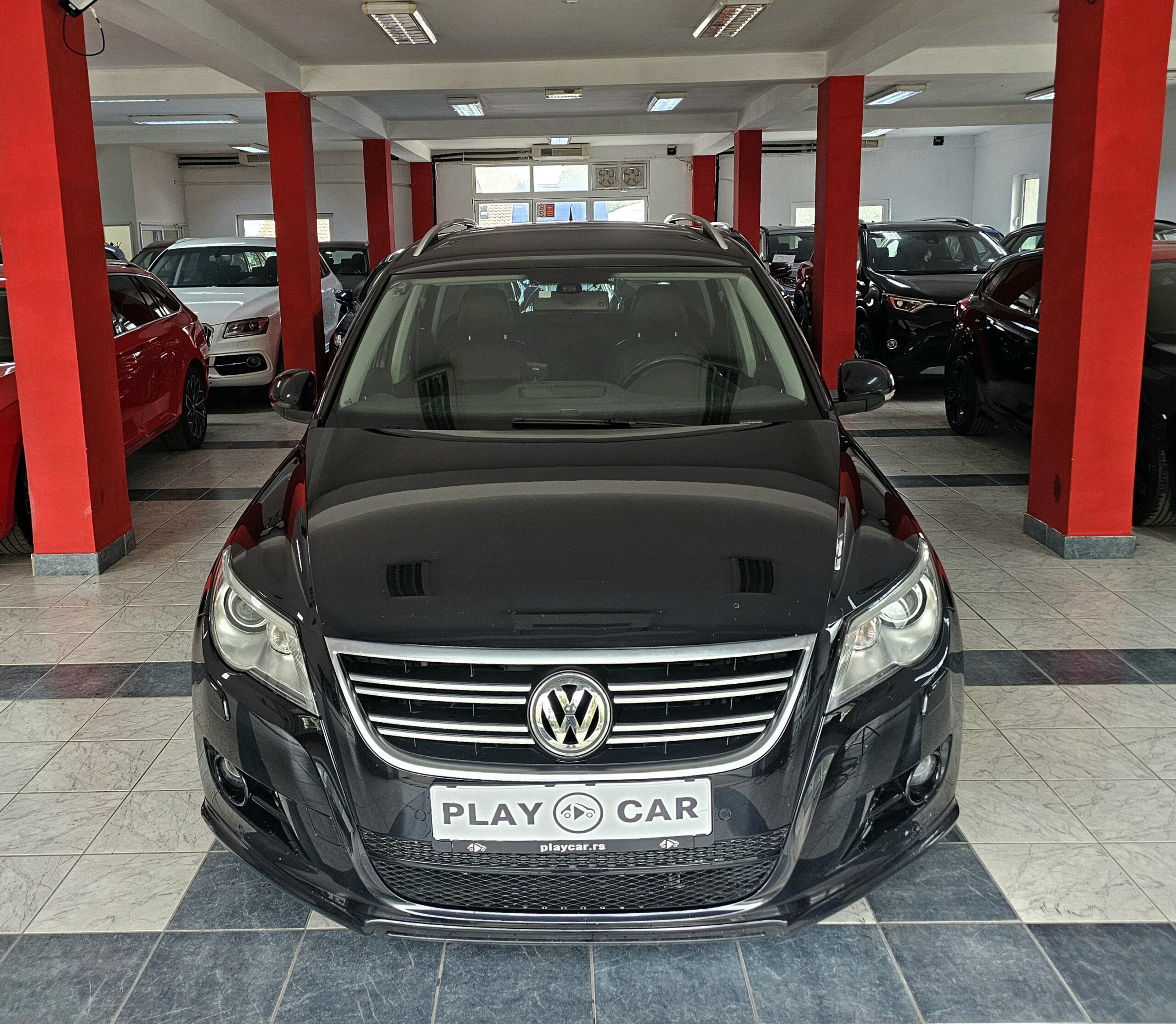 
								Volkswagen Tiguan R-LINE/4×4/ODLIČAN full									