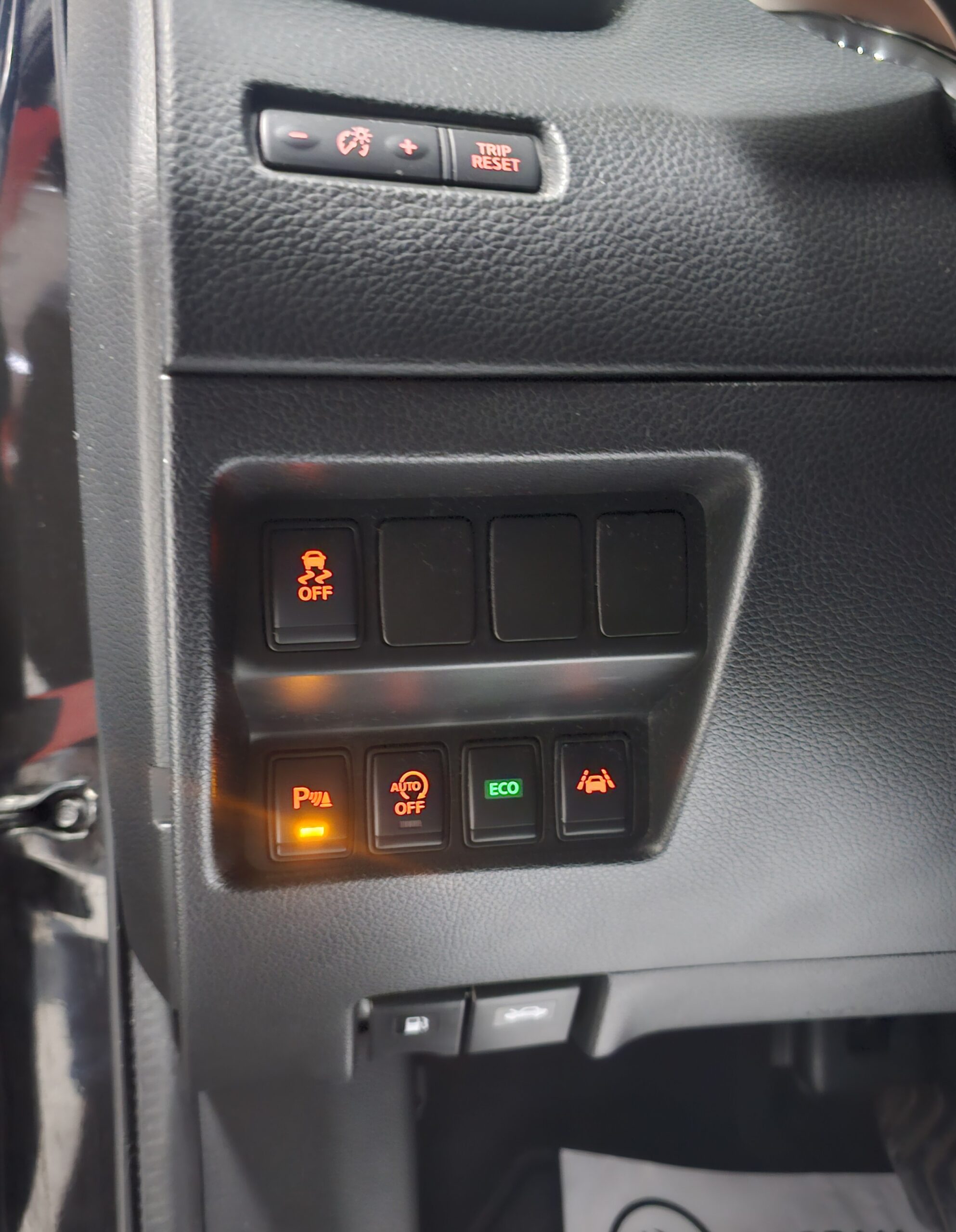 
								Nissan Qashqai TEKNA/AUTOM full									