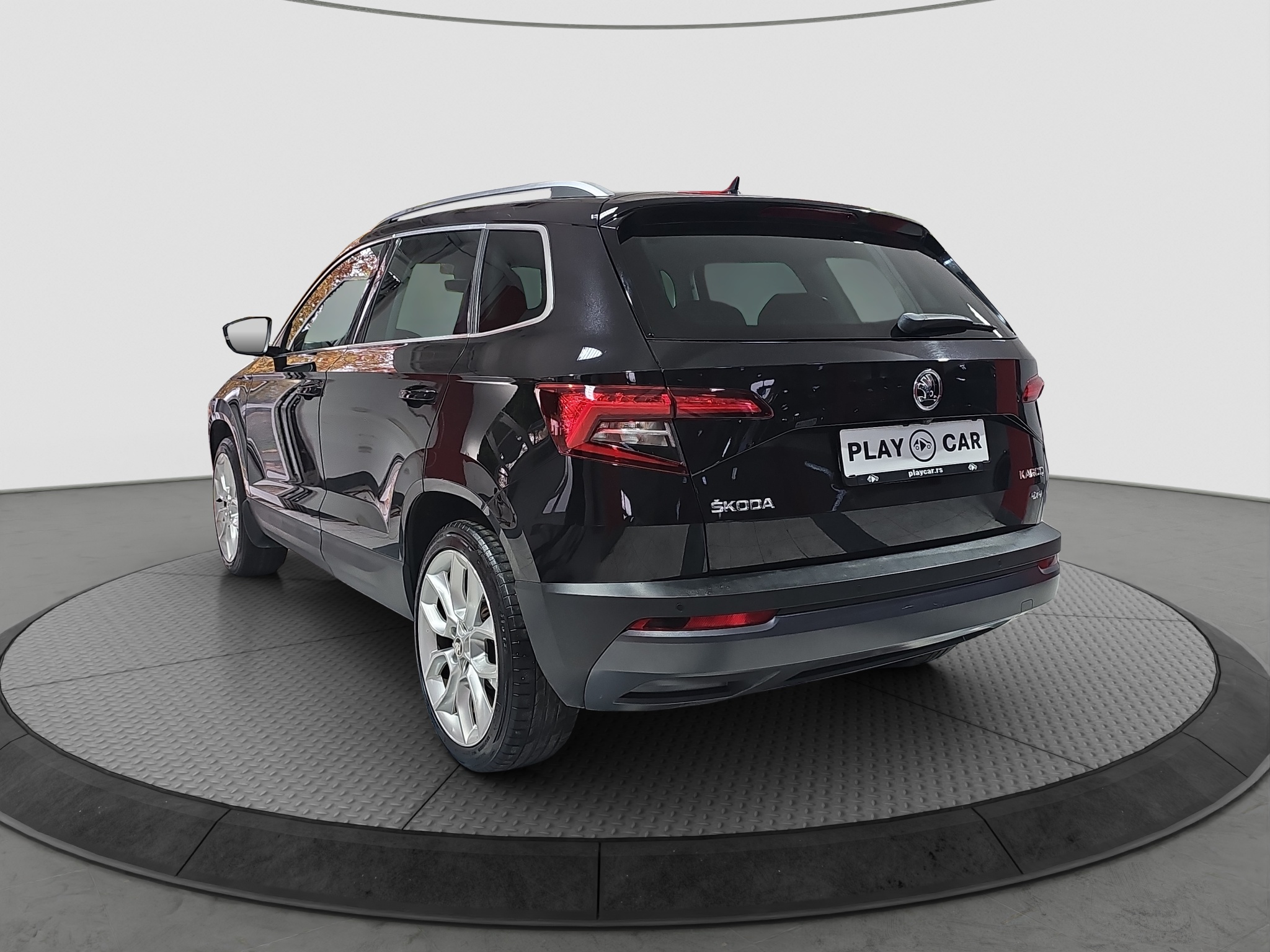 
								Škoda Karoq 4×4/DSG/ŠIBER full									