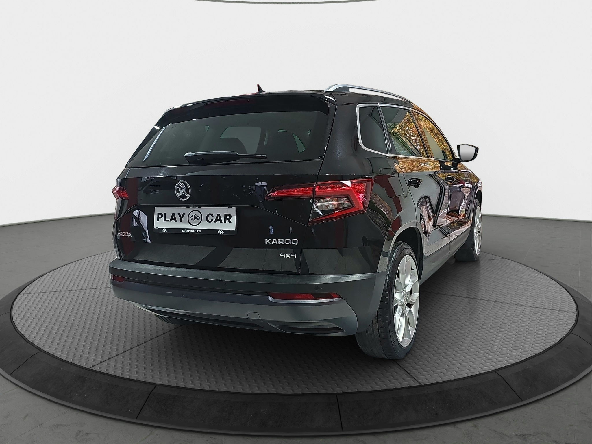 
								Škoda Karoq 4×4/DSG/ŠIBER full									