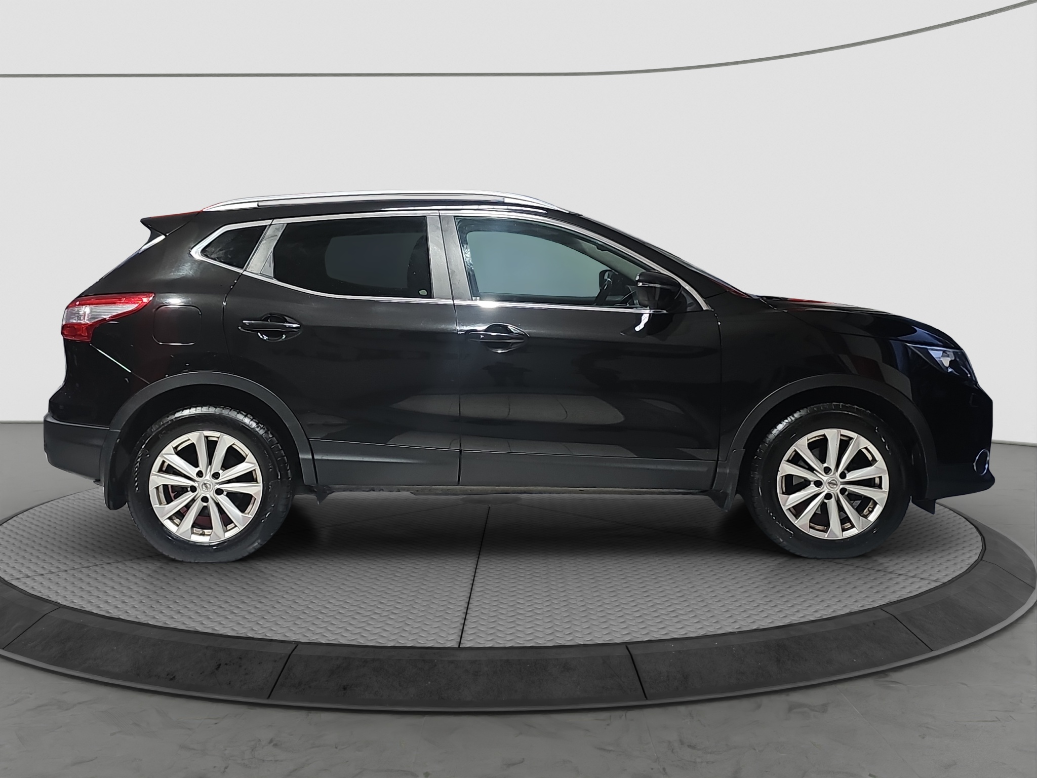 
								Nissan Qashqai TEKNA/AUTOM full									