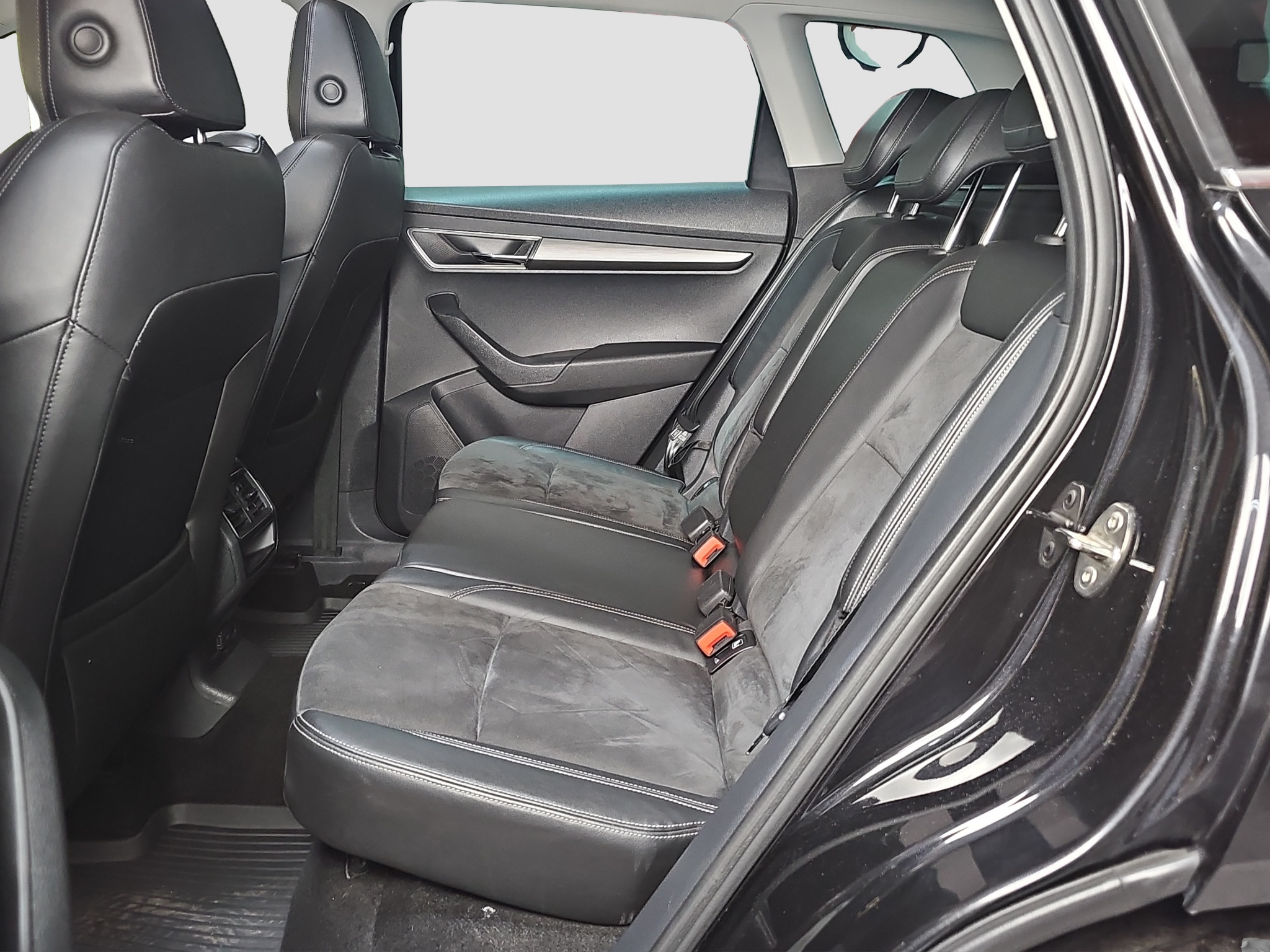 
								Škoda Karoq 4×4/DSG/ŠIBER full									