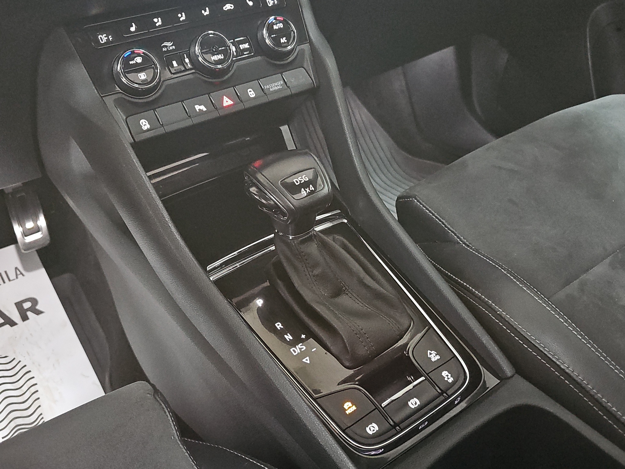 
								Škoda Karoq 4×4/DSG/ŠIBER full									