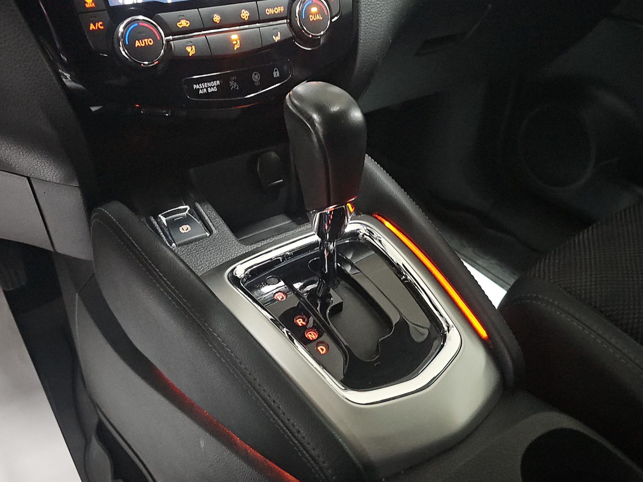 
								Nissan Qashqai TEKNA/AUTOM full									