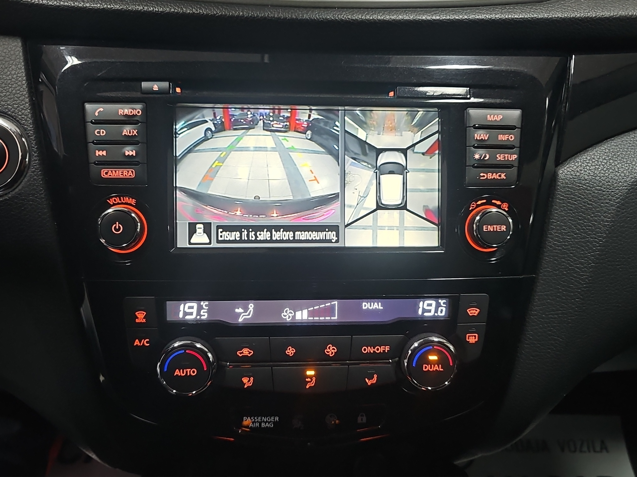 
								Nissan Qashqai TEKNA/AUTOM full									