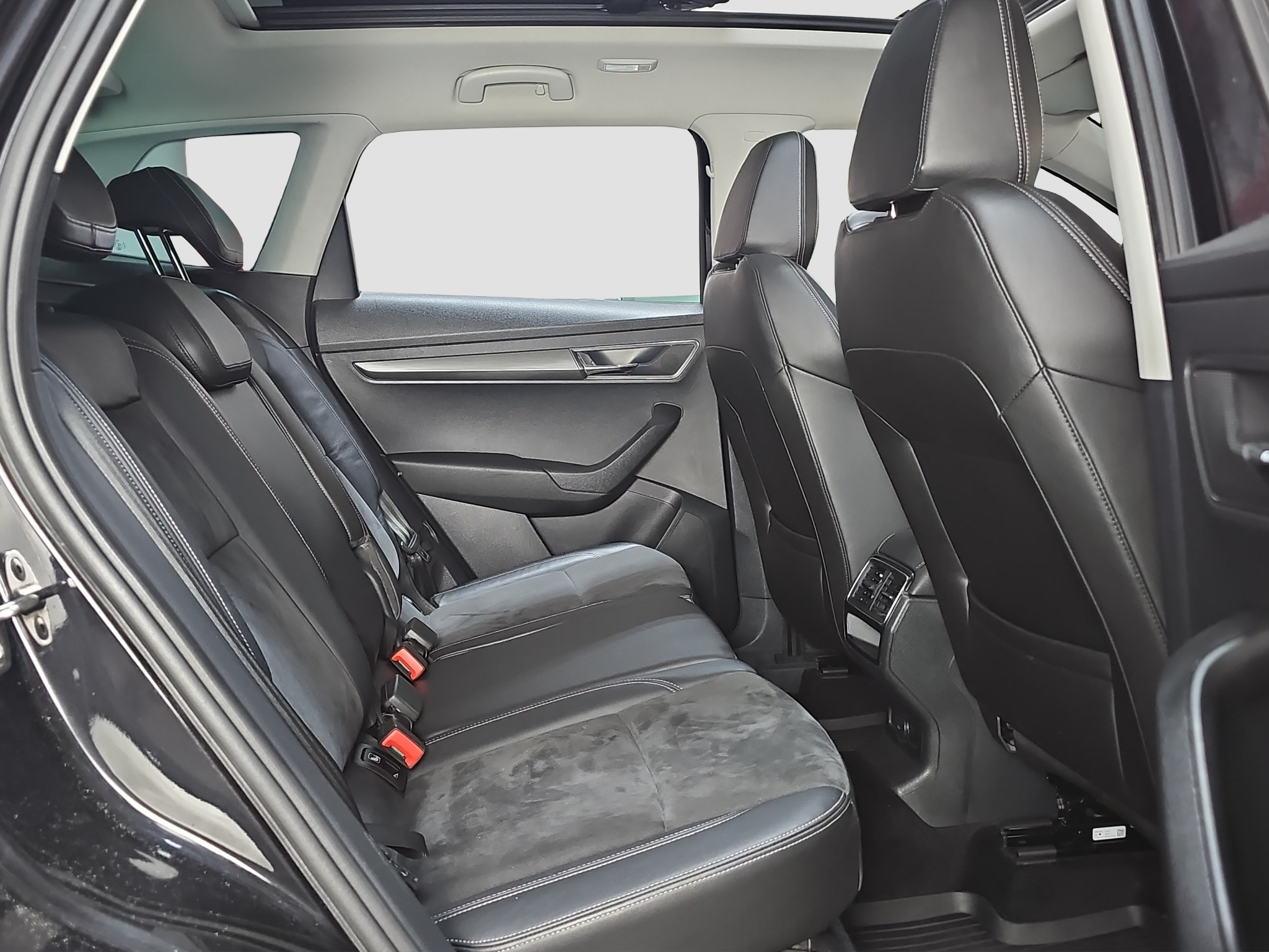 
								Škoda Karoq 4×4/DSG/ŠIBER full									