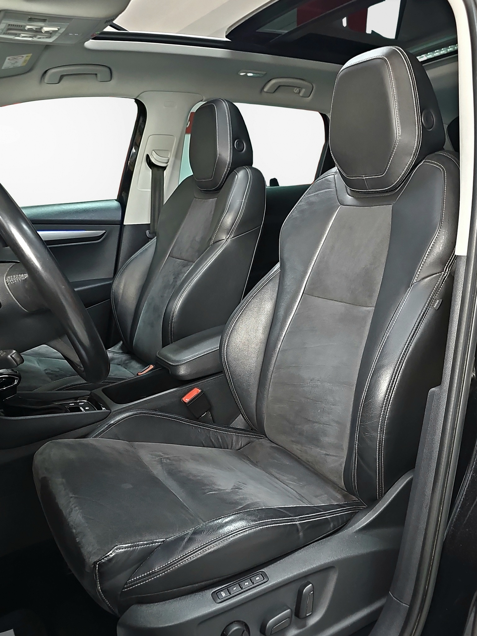 
								Škoda Karoq 4×4/DSG/ŠIBER full									