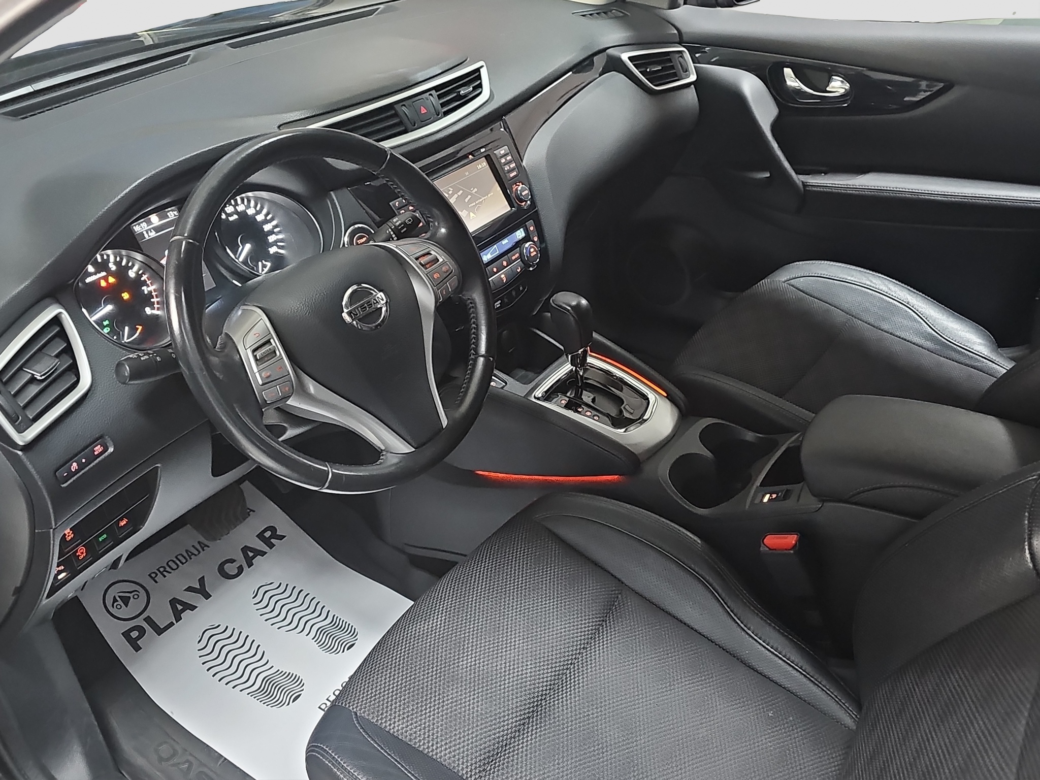 
								Nissan Qashqai TEKNA/AUTOM full									