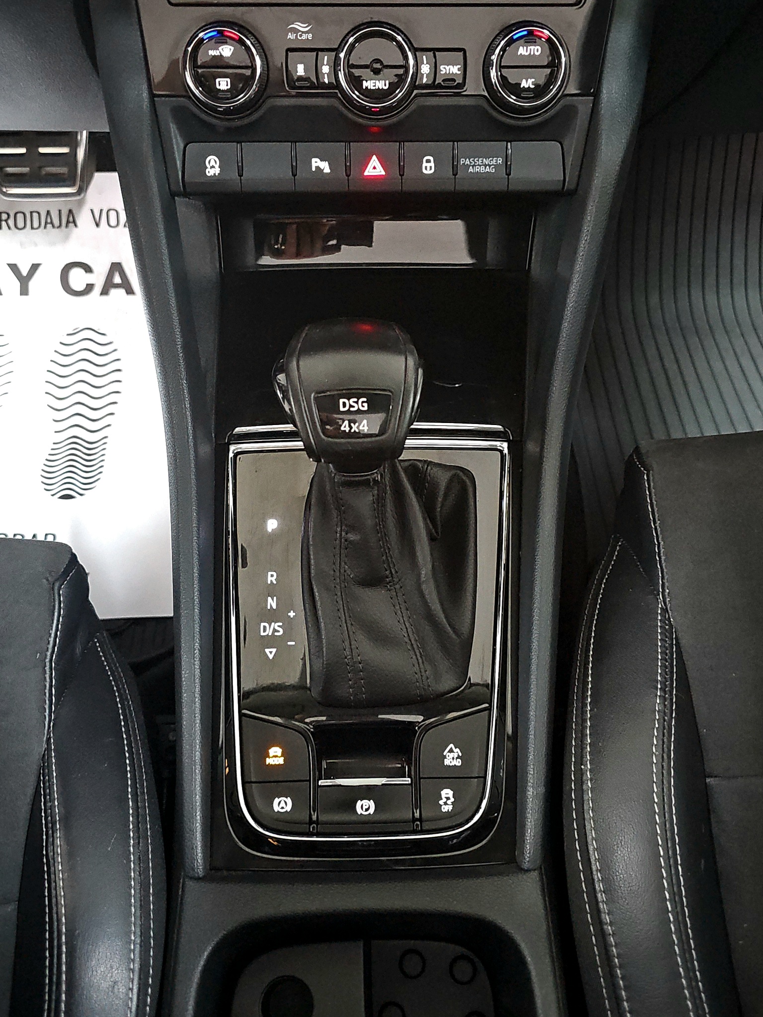 
								Škoda Karoq 4×4/DSG/ŠIBER full									