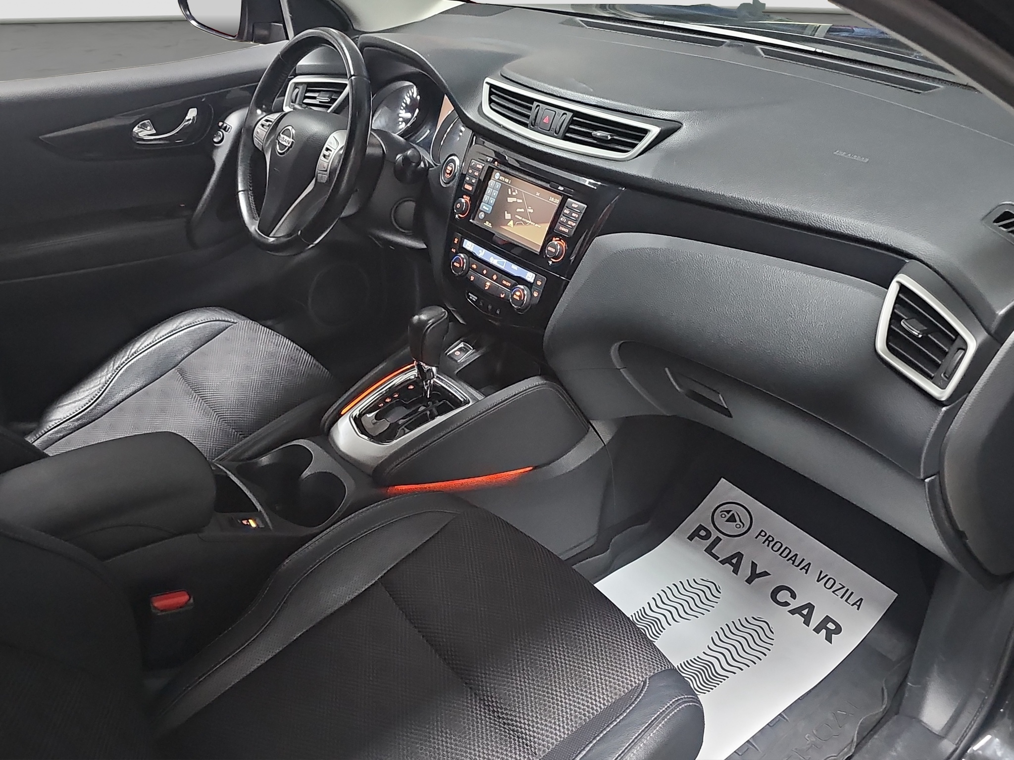 
								Nissan Qashqai TEKNA/AUTOM full									