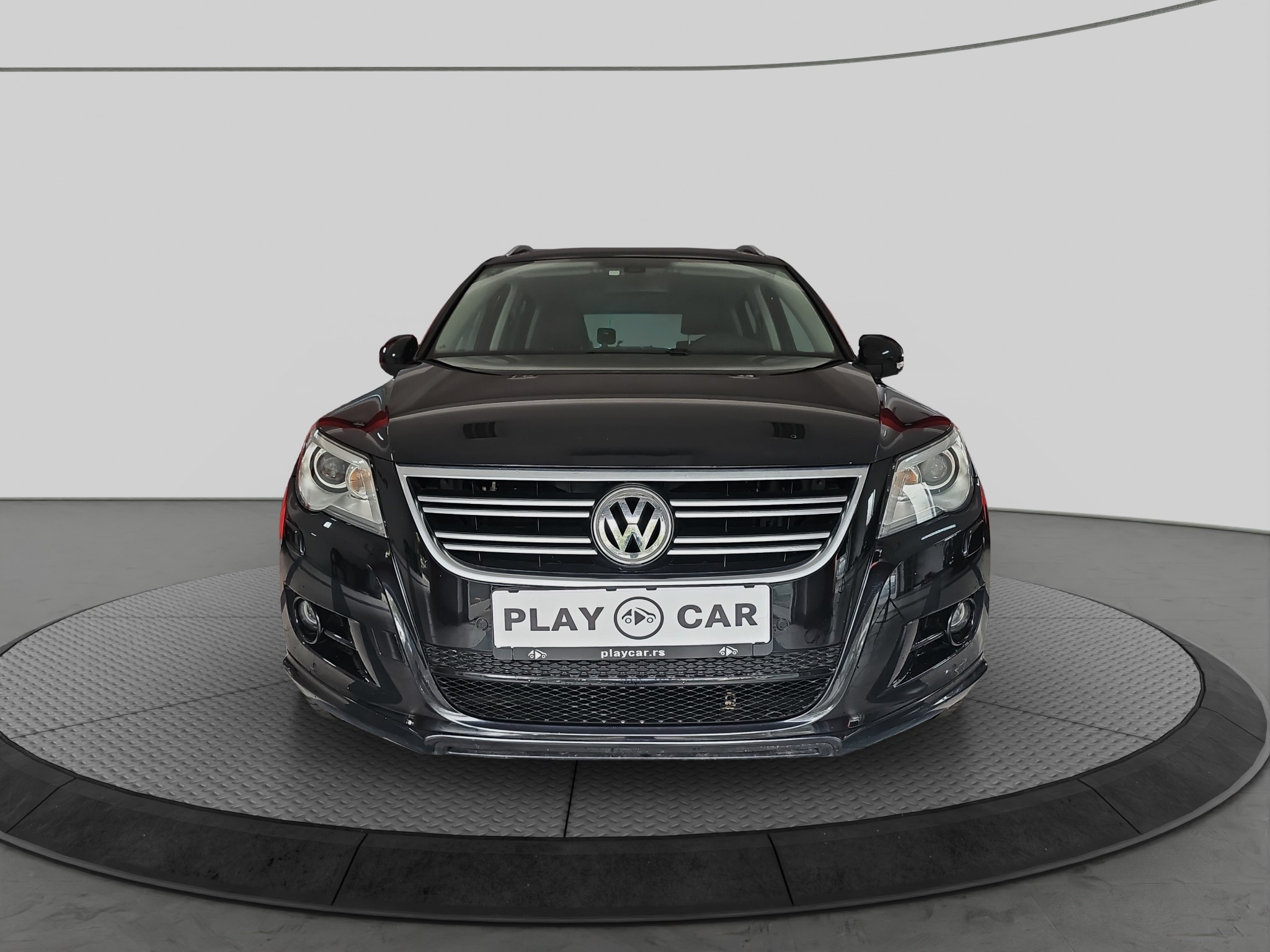 
								Volkswagen Tiguan R-LINE/4×4/ODLIČAN full									