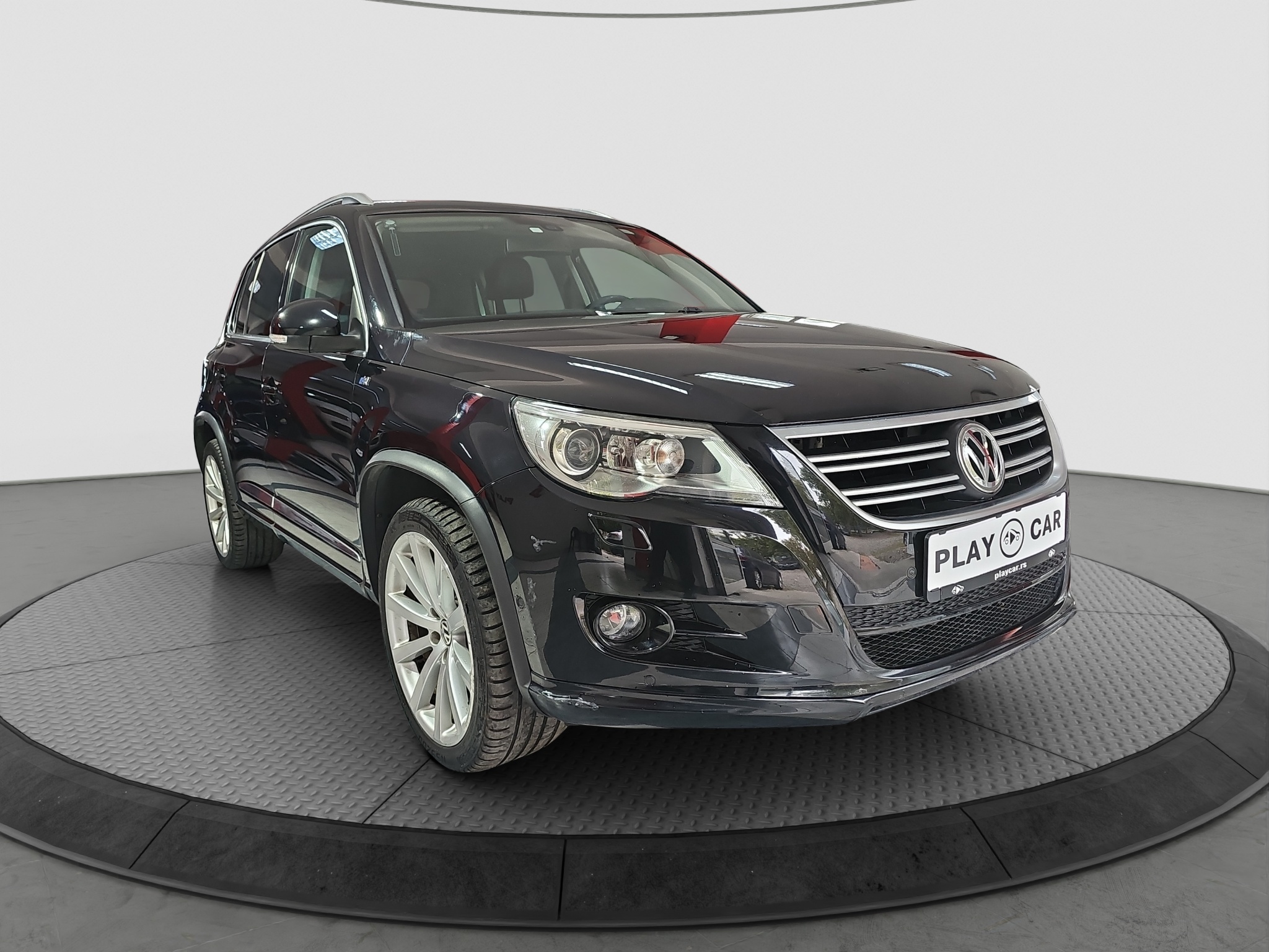 
								Volkswagen Tiguan R-LINE/4×4/ODLIČAN full									