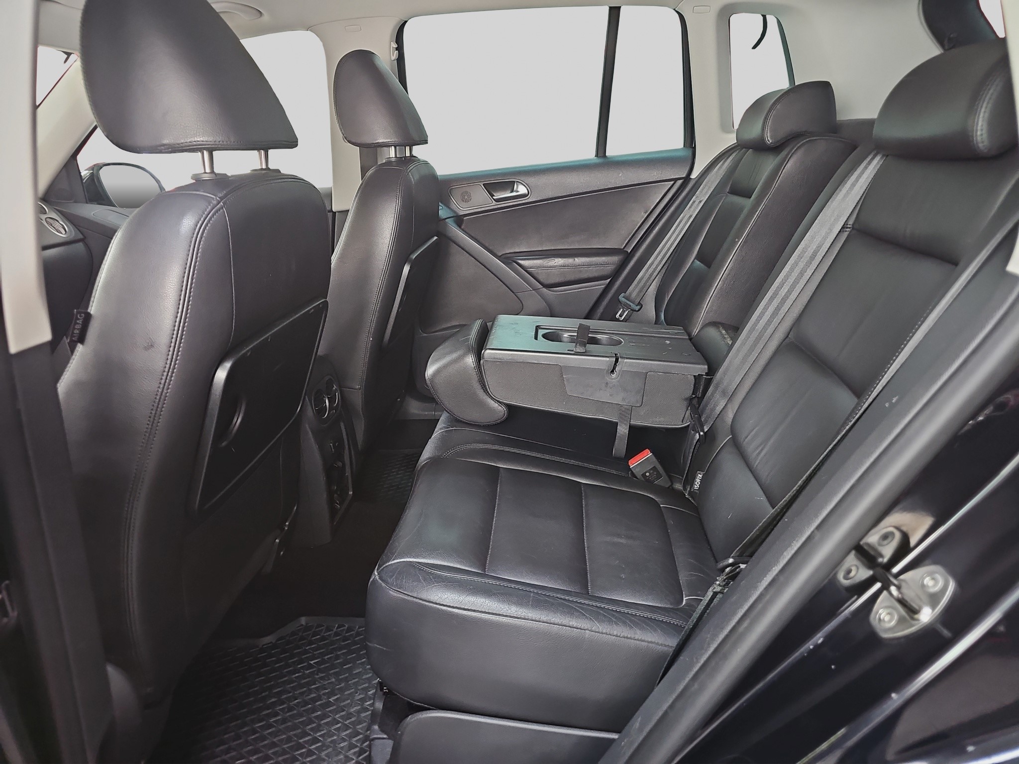 
								Volkswagen Tiguan R-LINE/4×4/ODLIČAN full									