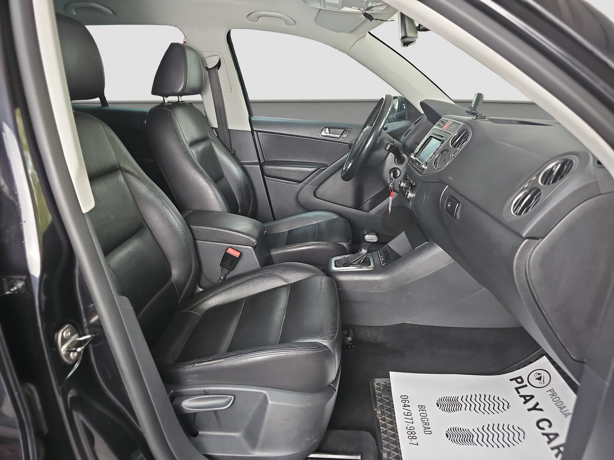 
								Volkswagen Tiguan R-LINE/4×4/ODLIČAN full									