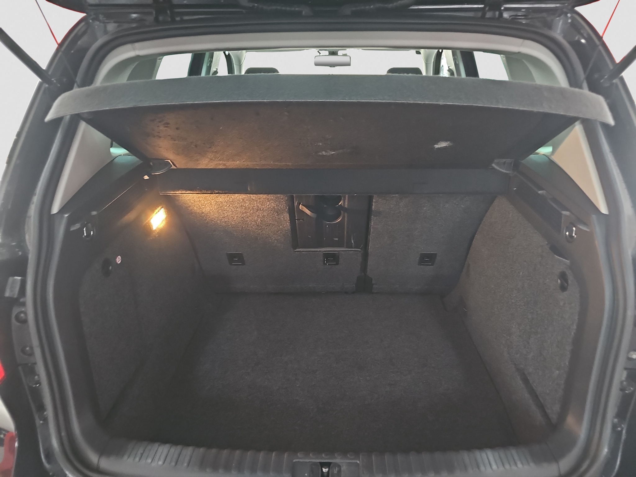 
								Volkswagen Tiguan R-LINE/4×4/ODLIČAN full									