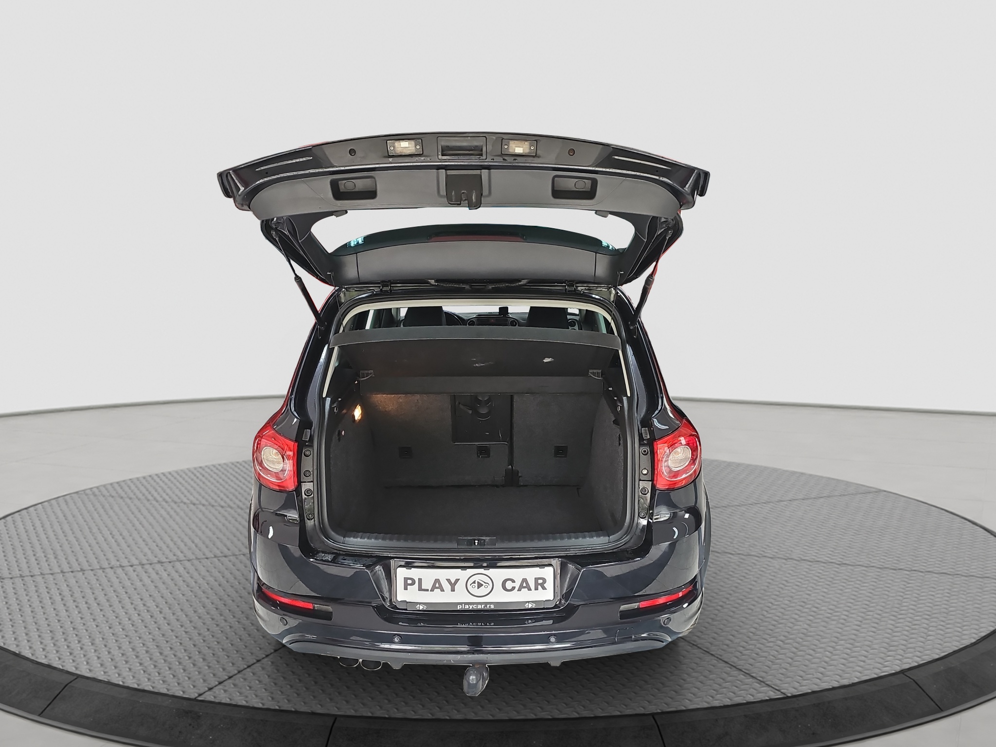 
								Volkswagen Tiguan R-LINE/4×4/ODLIČAN full									