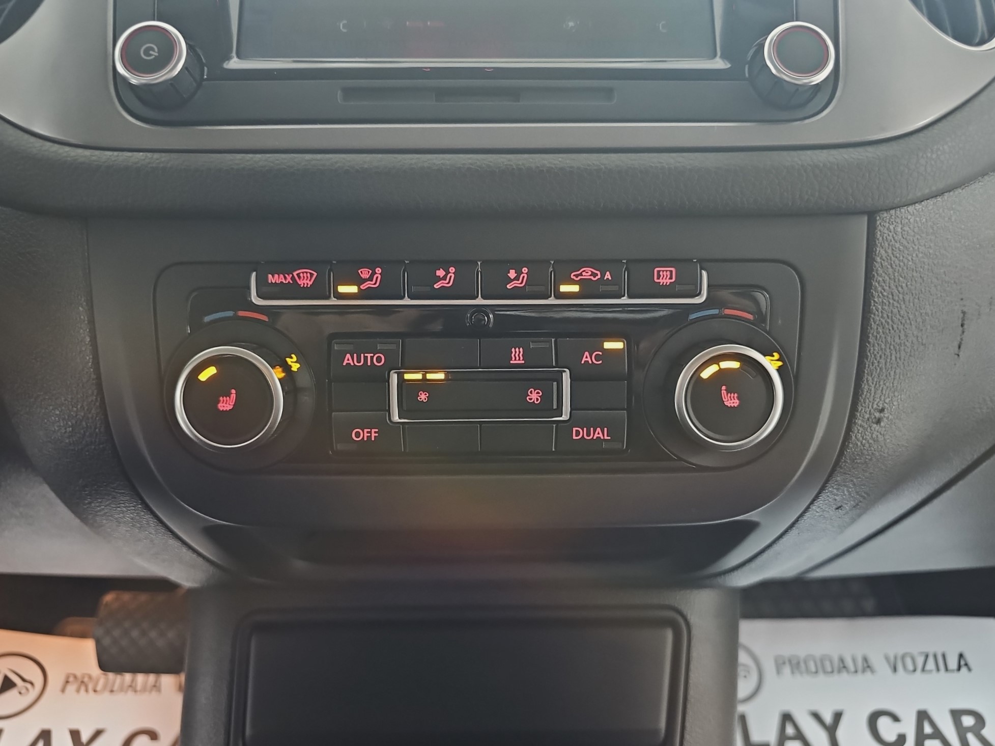 
								Volkswagen Tiguan R-LINE/4×4/ODLIČAN full									