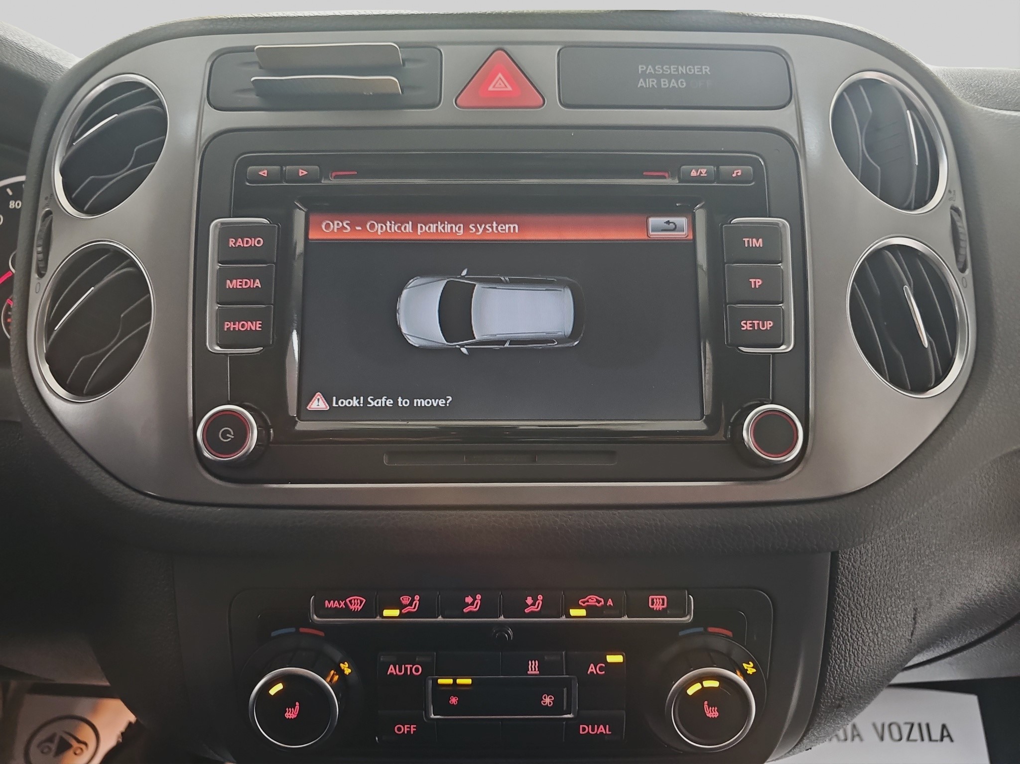 
								Volkswagen Tiguan R-LINE/4×4/ODLIČAN full									