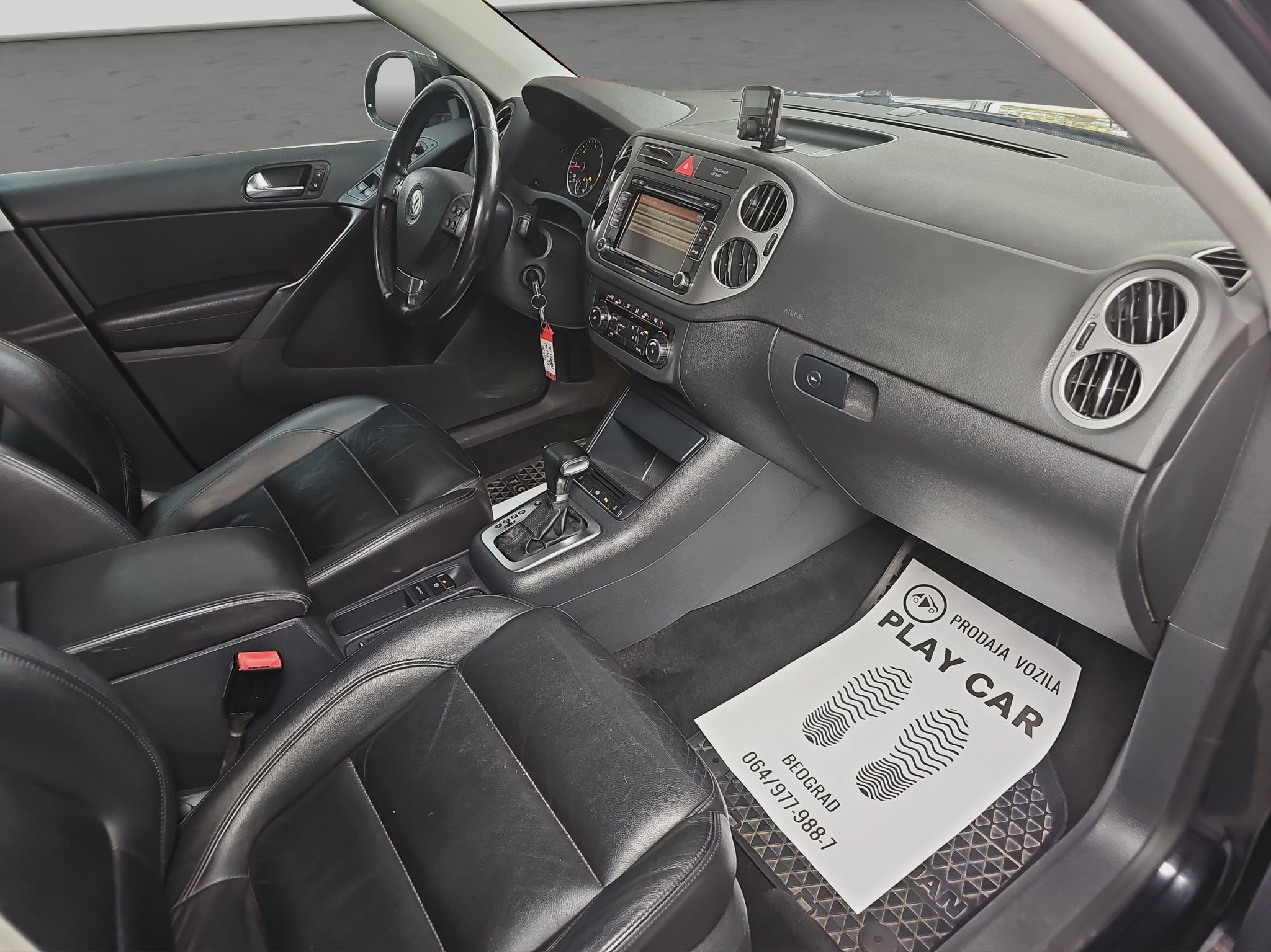 
								Volkswagen Tiguan R-LINE/4×4/ODLIČAN full									