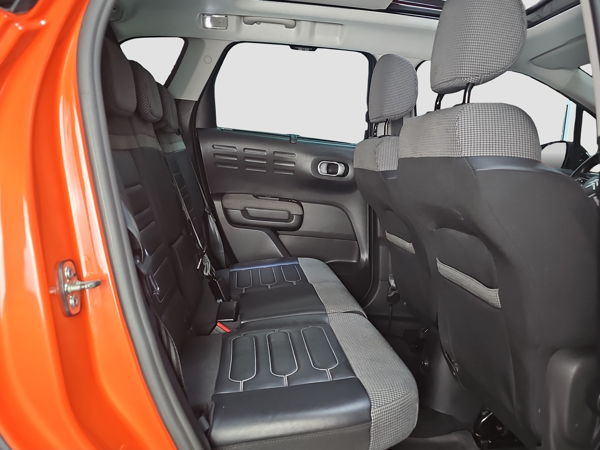 
								Citroen C3 Aircross FU.LL/ŠIBER/AUTO full									