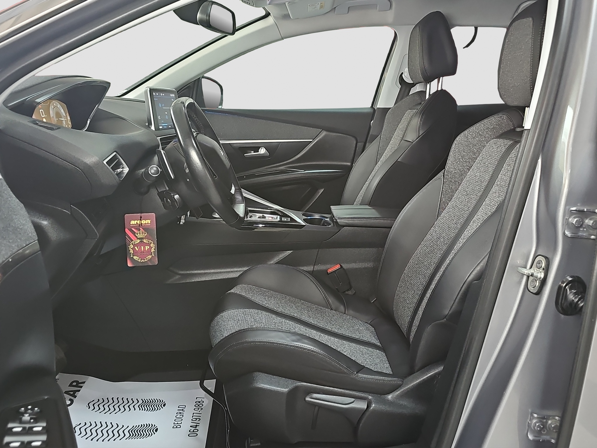 
								Peugeot 3008 ODLIČAN/AUTO full									