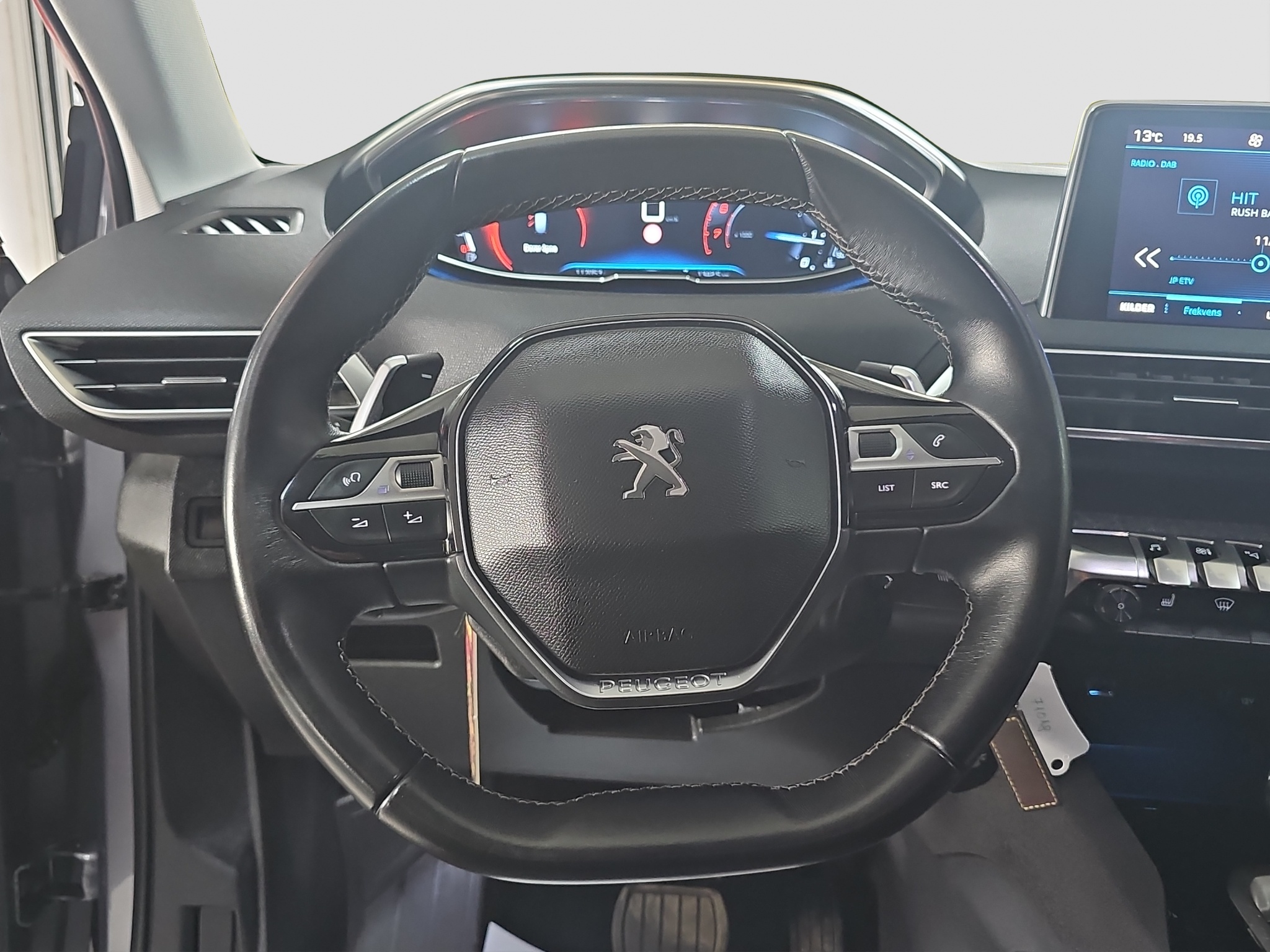 
								Peugeot 3008 ODLIČAN/AUTO full									
