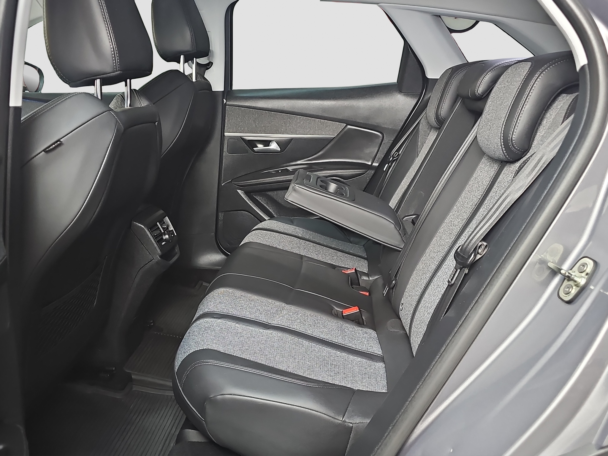 
								Peugeot 3008 ODLIČAN/AUTO full									