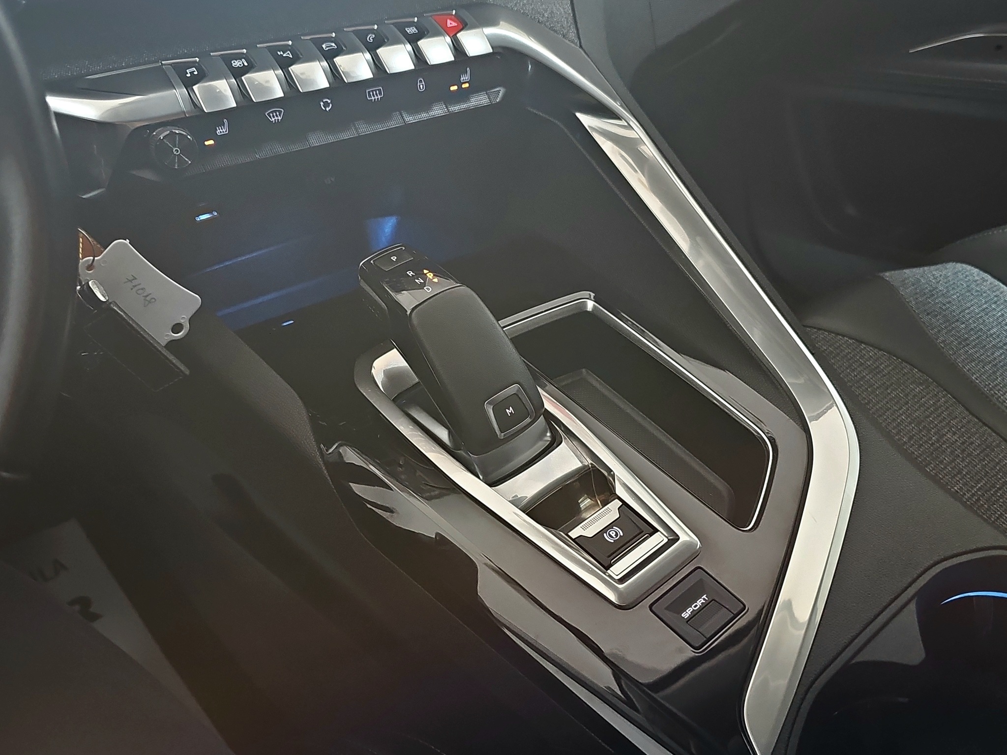 
								Peugeot 3008 ODLIČAN/AUTO full									