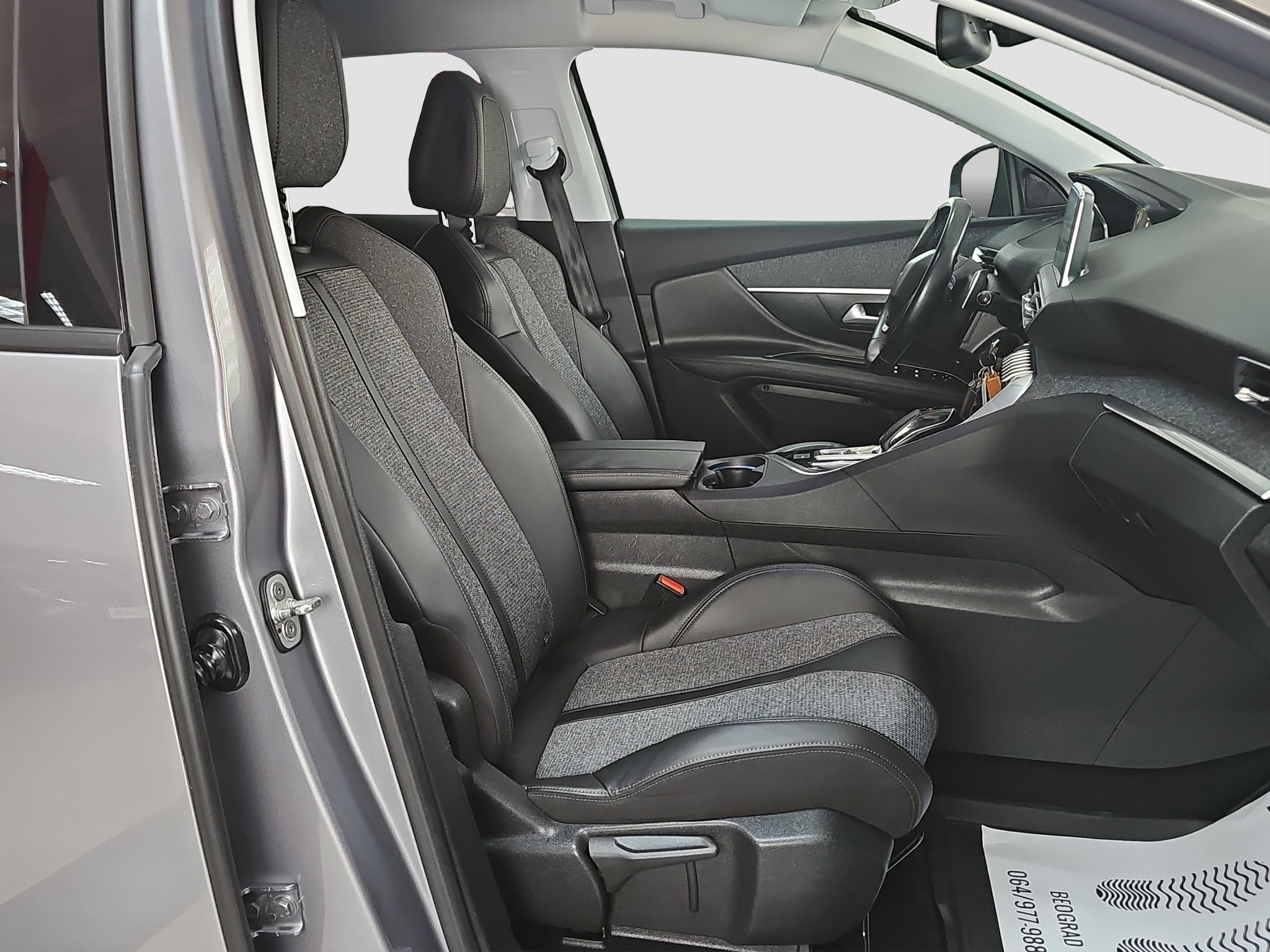 
								Peugeot 3008 ODLIČAN/AUTO full									