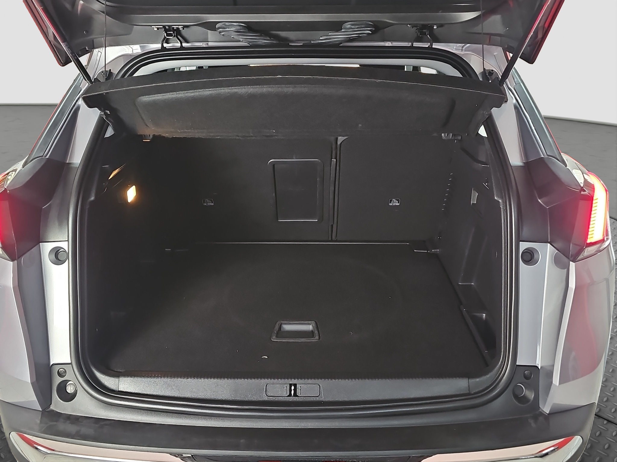 
								Peugeot 3008 ODLIČAN/AUTO full									