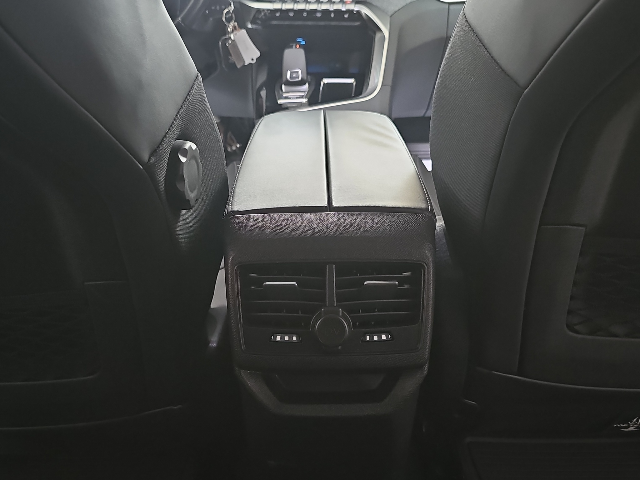 
								Peugeot 3008 ODLIČAN/AUTO full									