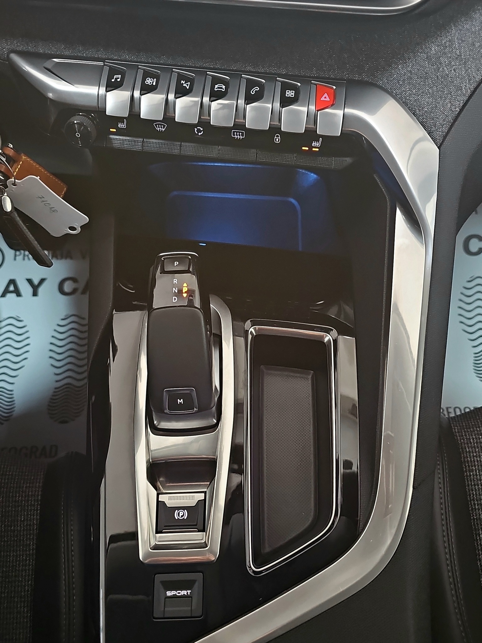 
								Peugeot 3008 ODLIČAN/AUTO full									