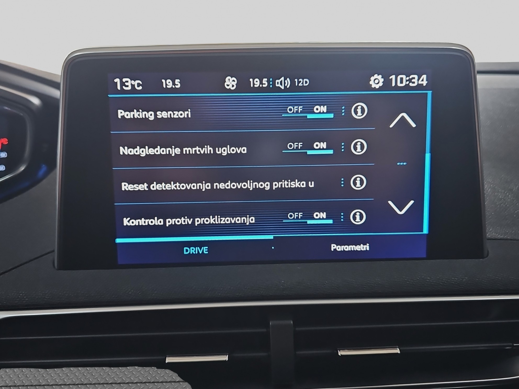 
								Peugeot 3008 ODLIČAN/AUTO full									