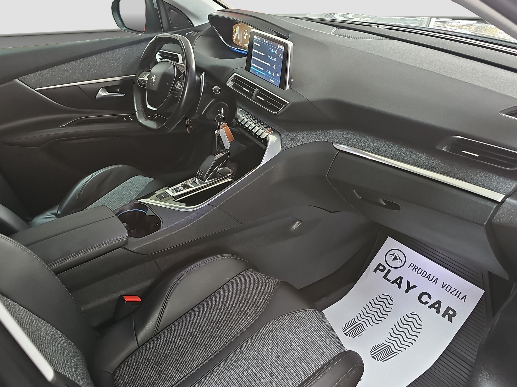 
								Peugeot 3008 ODLIČAN/AUTO full									