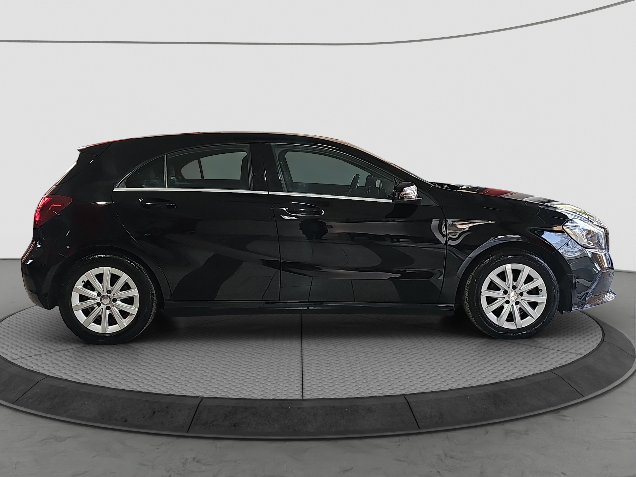 
								Mercedes Benz A 160 full									