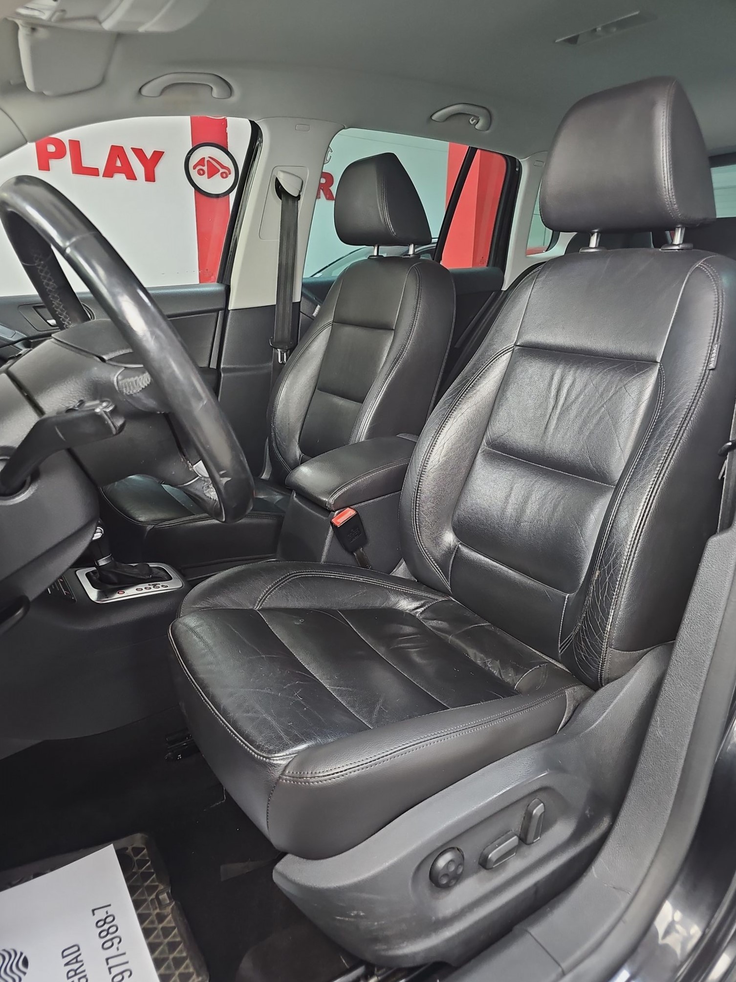 
								Volkswagen Tiguan R-LINE/4×4/ODLIČAN full									