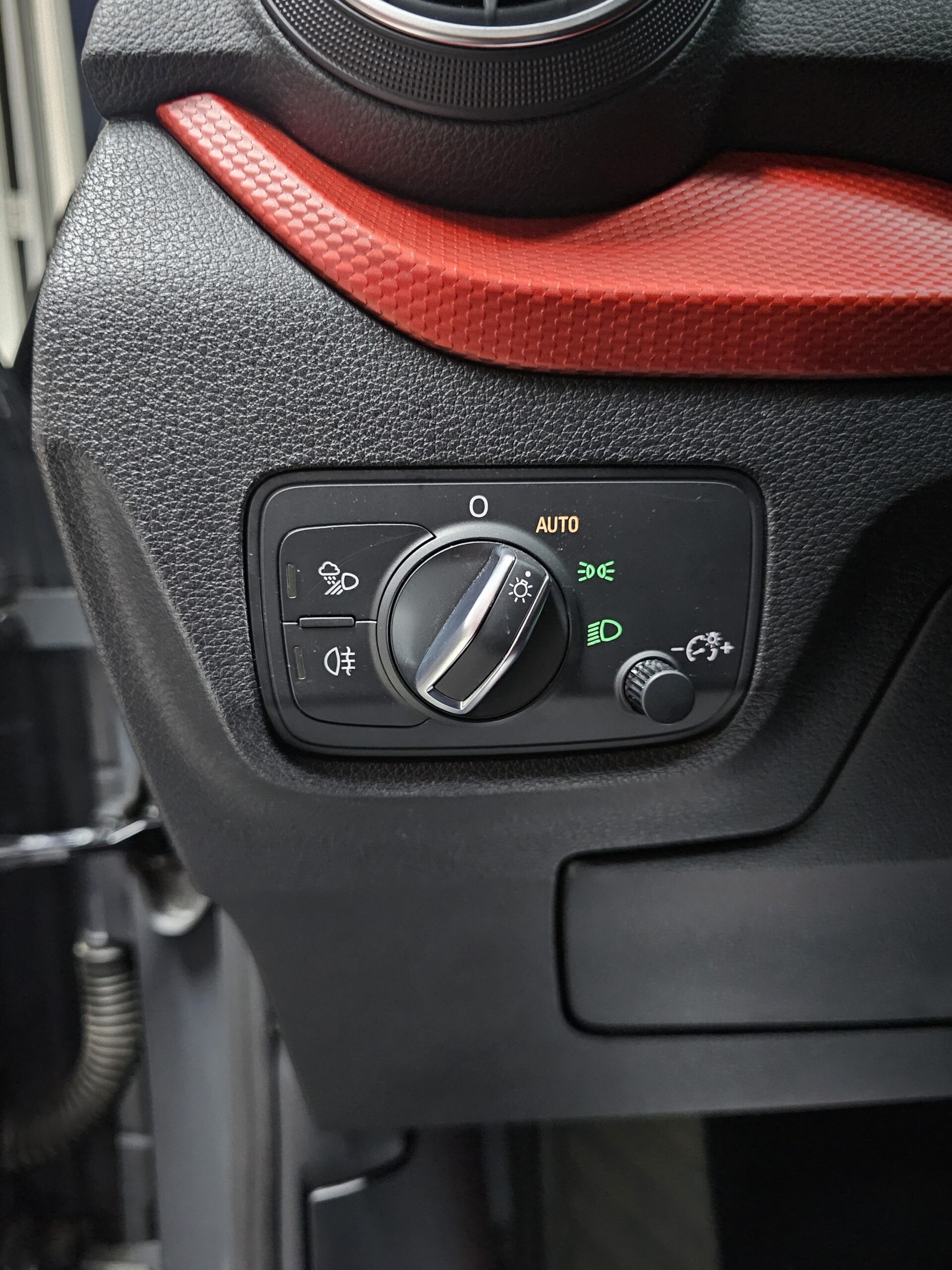 
								Audi Q2 AUTO/FU.LL full									