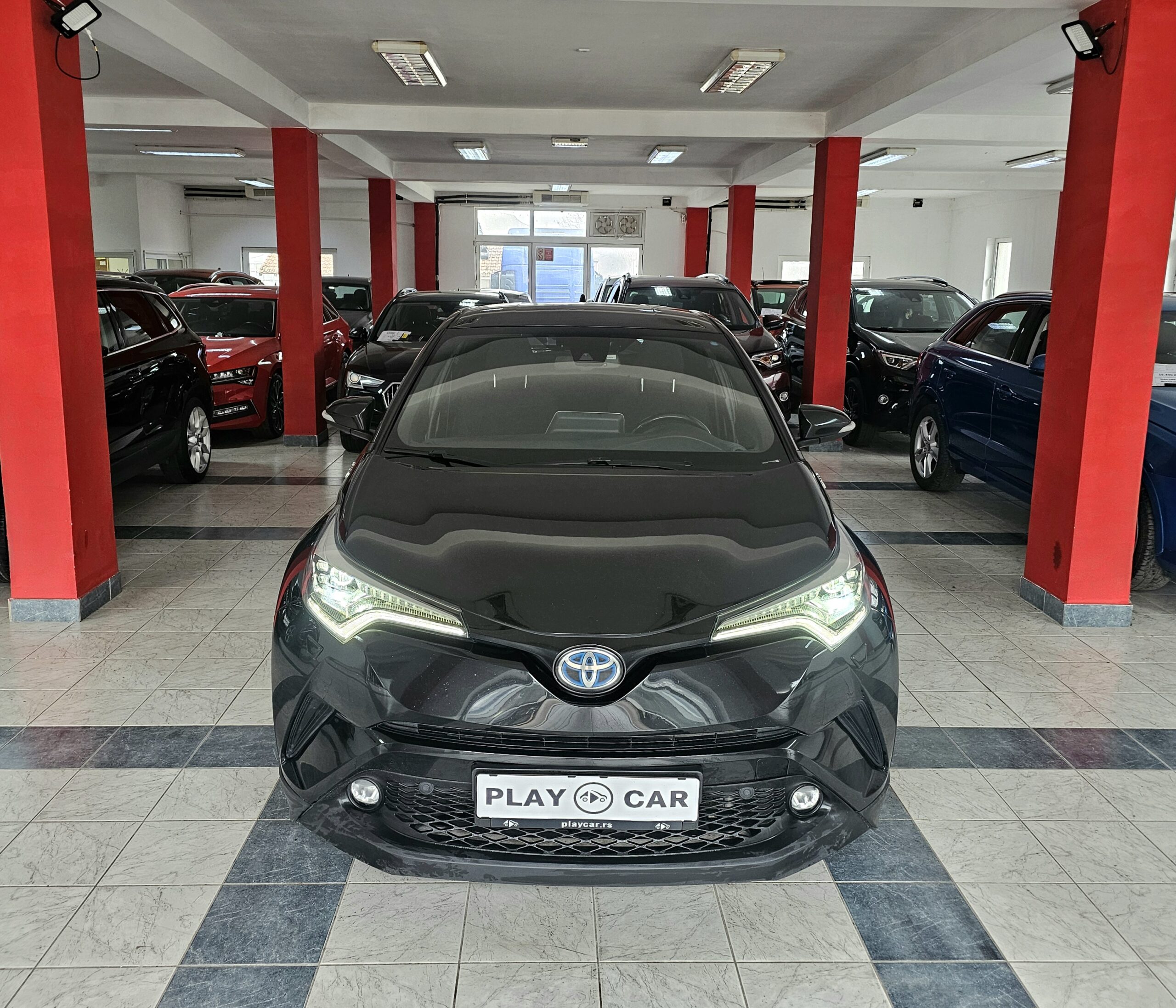 
								Toyota C-HR full									