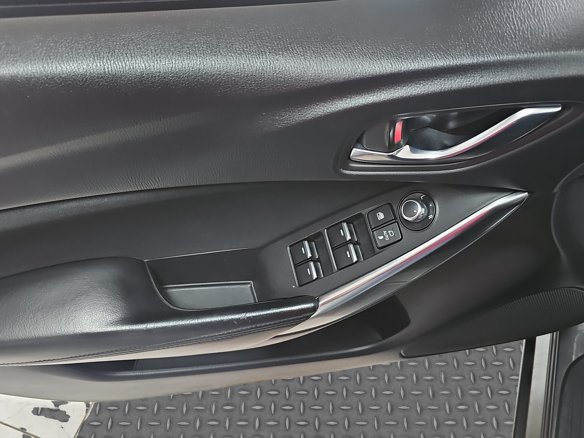 
								Mazda 6 AUTO.MATIC full									