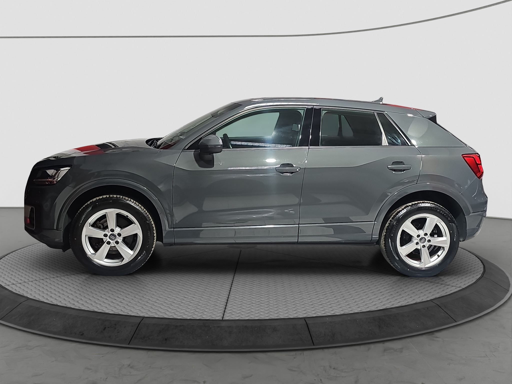 
								Audi Q2 AUTO/FU.LL full									