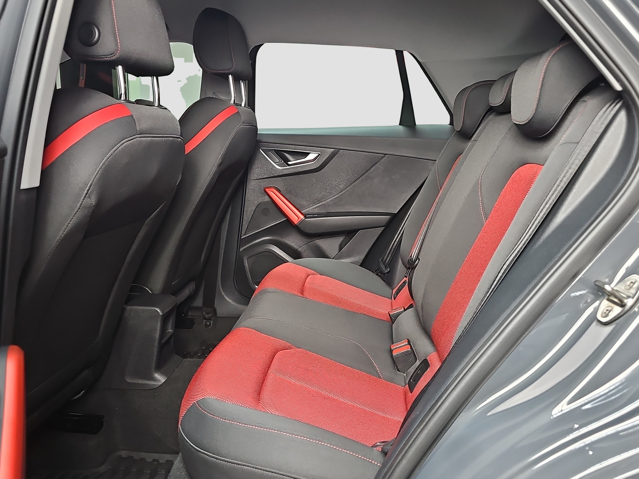 
								Audi Q2 AUTO/FU.LL full									