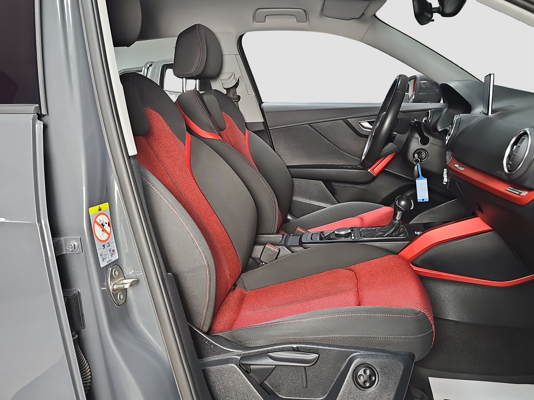 
								Audi Q2 AUTO/FU.LL full									