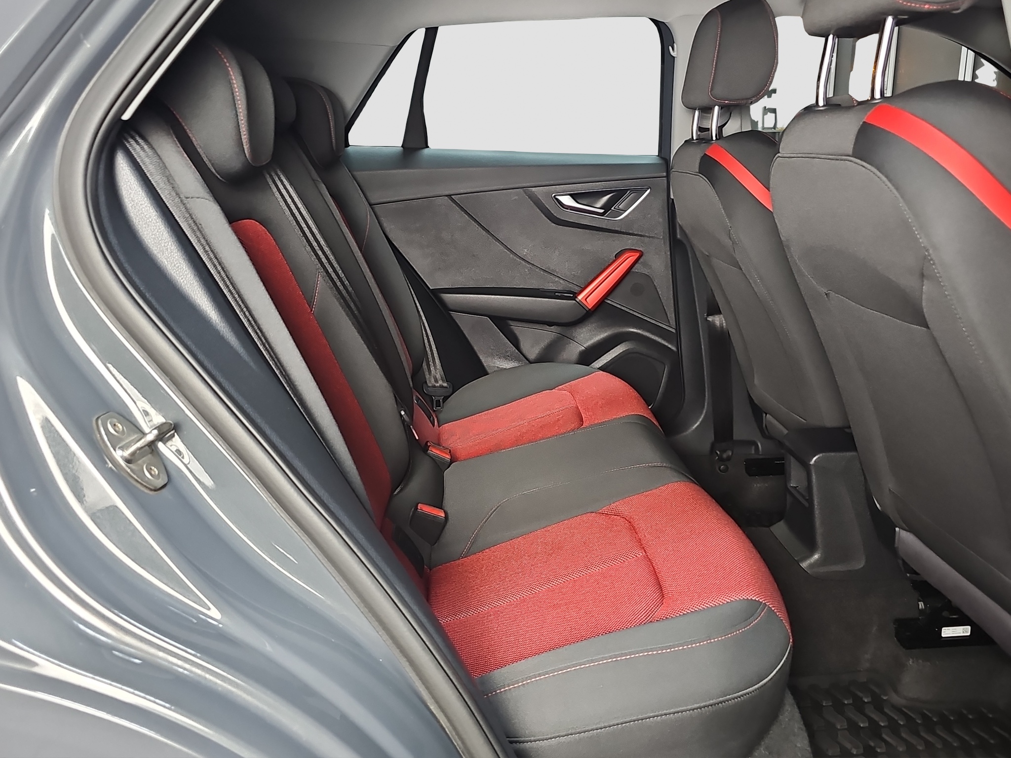 
								Audi Q2 AUTO/FU.LL full									