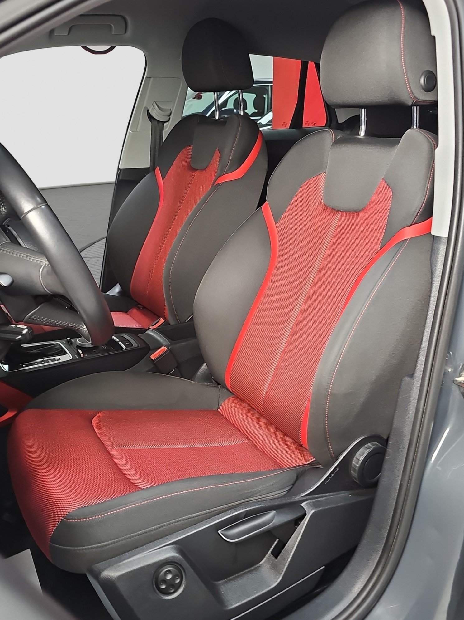 
								Audi Q2 AUTO/FU.LL full									