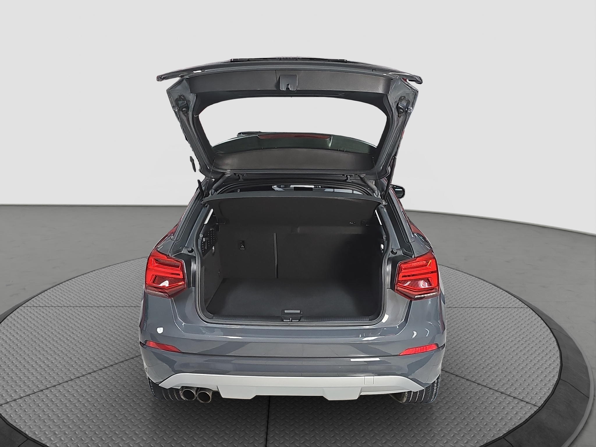 
								Audi Q2 AUTO/FU.LL full									