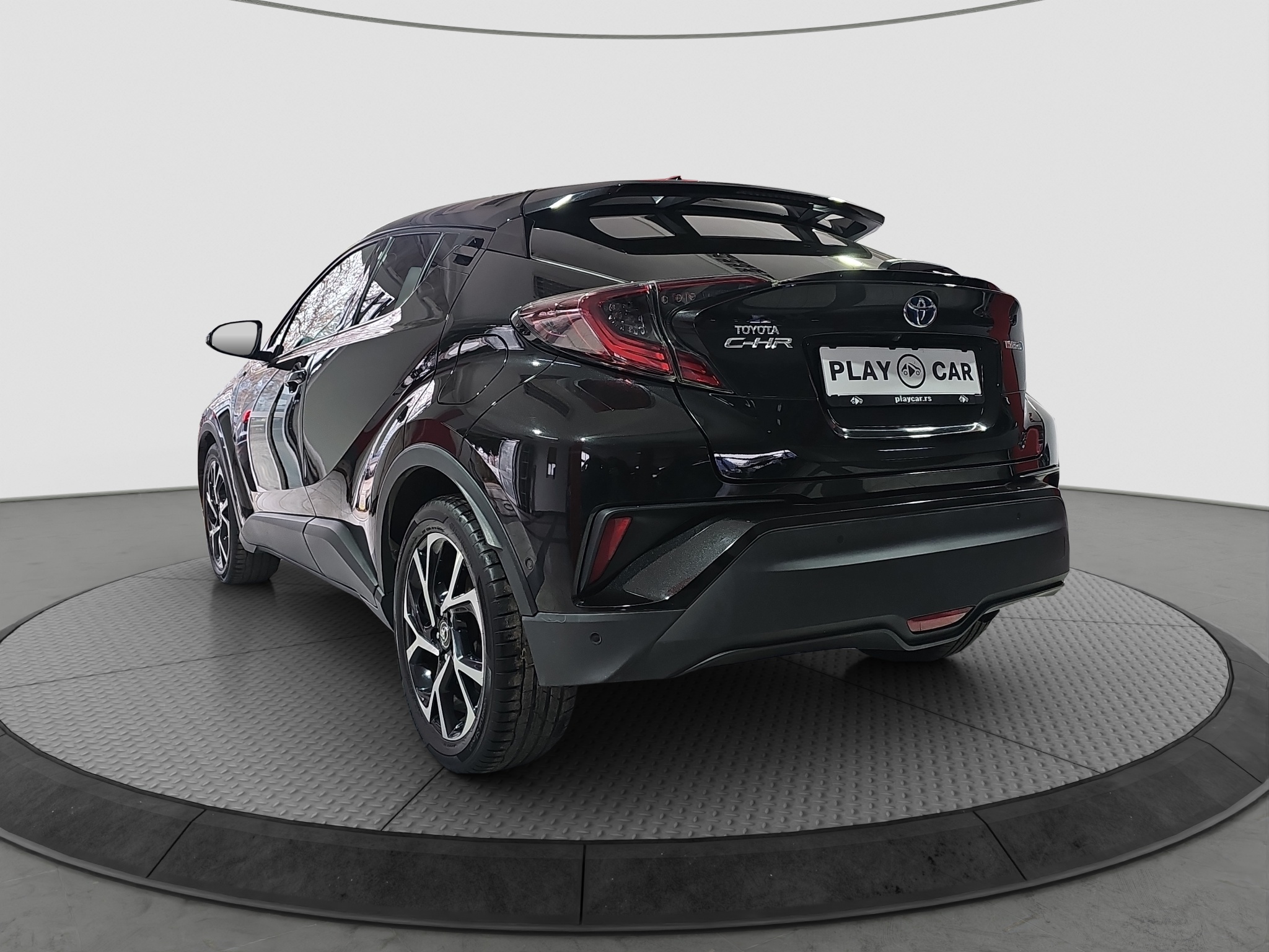 
								Toyota C-HR full									